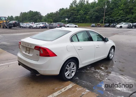 2012 Volvo S60 T5 z USA, uszkodzony, nr VIN YV1622FS3C2114909